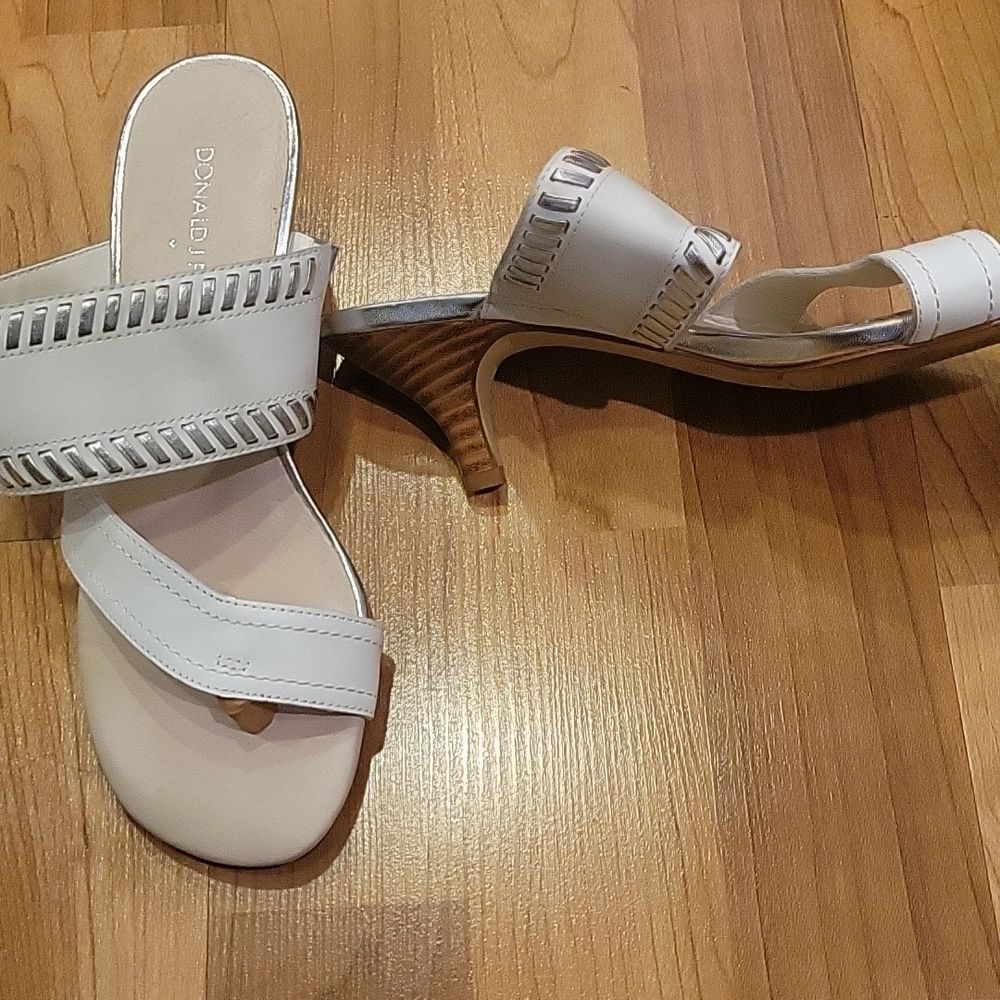 Donald Pliner Kitten Heel Sandals Leather White Lace Mettalic Sticthing 5.5